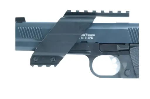 [CYB605222] Universele metalen wapenrail